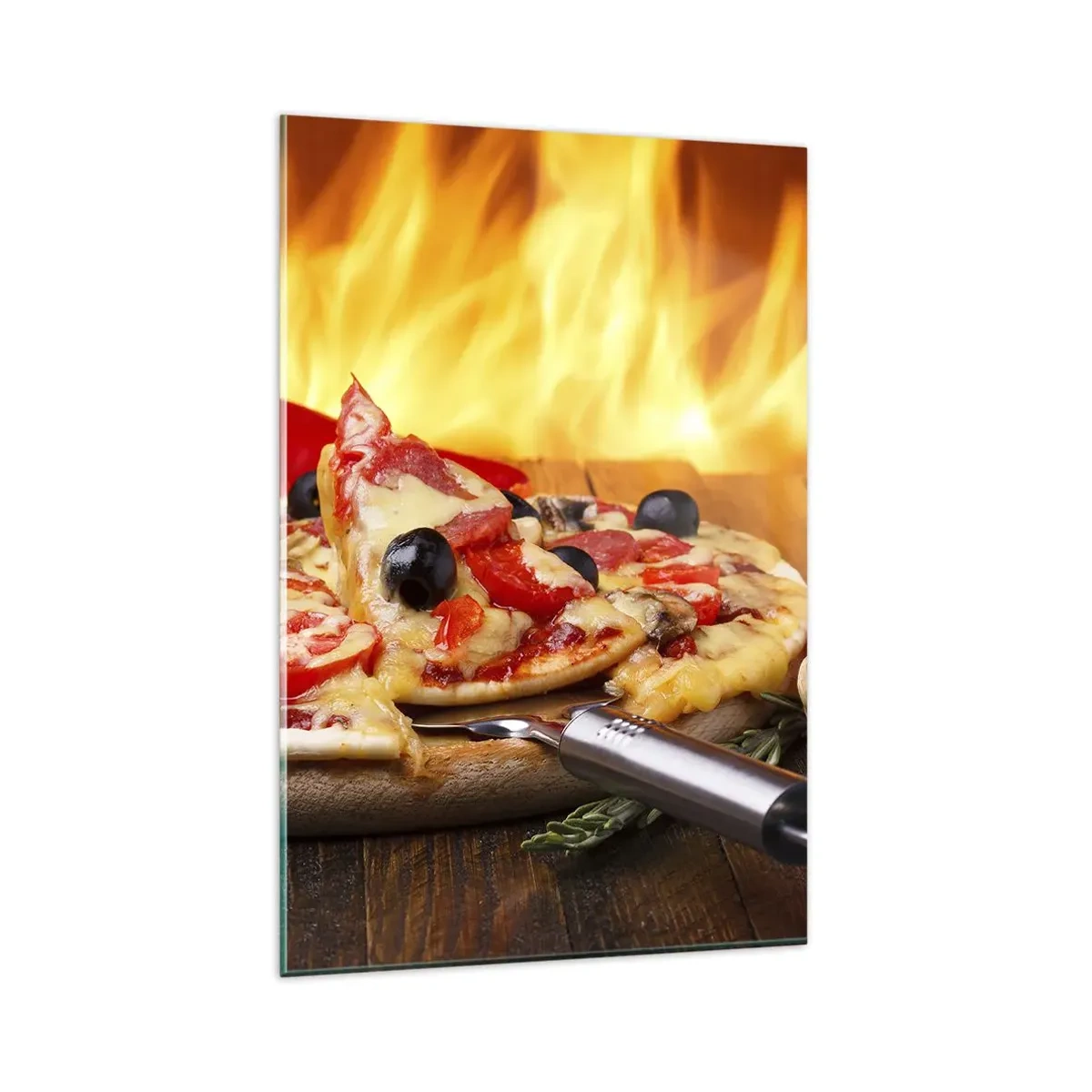 Impression sur verre - Image sur verre - Pizza aux olives, tomates et poivrons sur fond de flammes - 80x120cm - From Italy with love - Décoration murale moderne pour le salon et la chambre ARTTOR