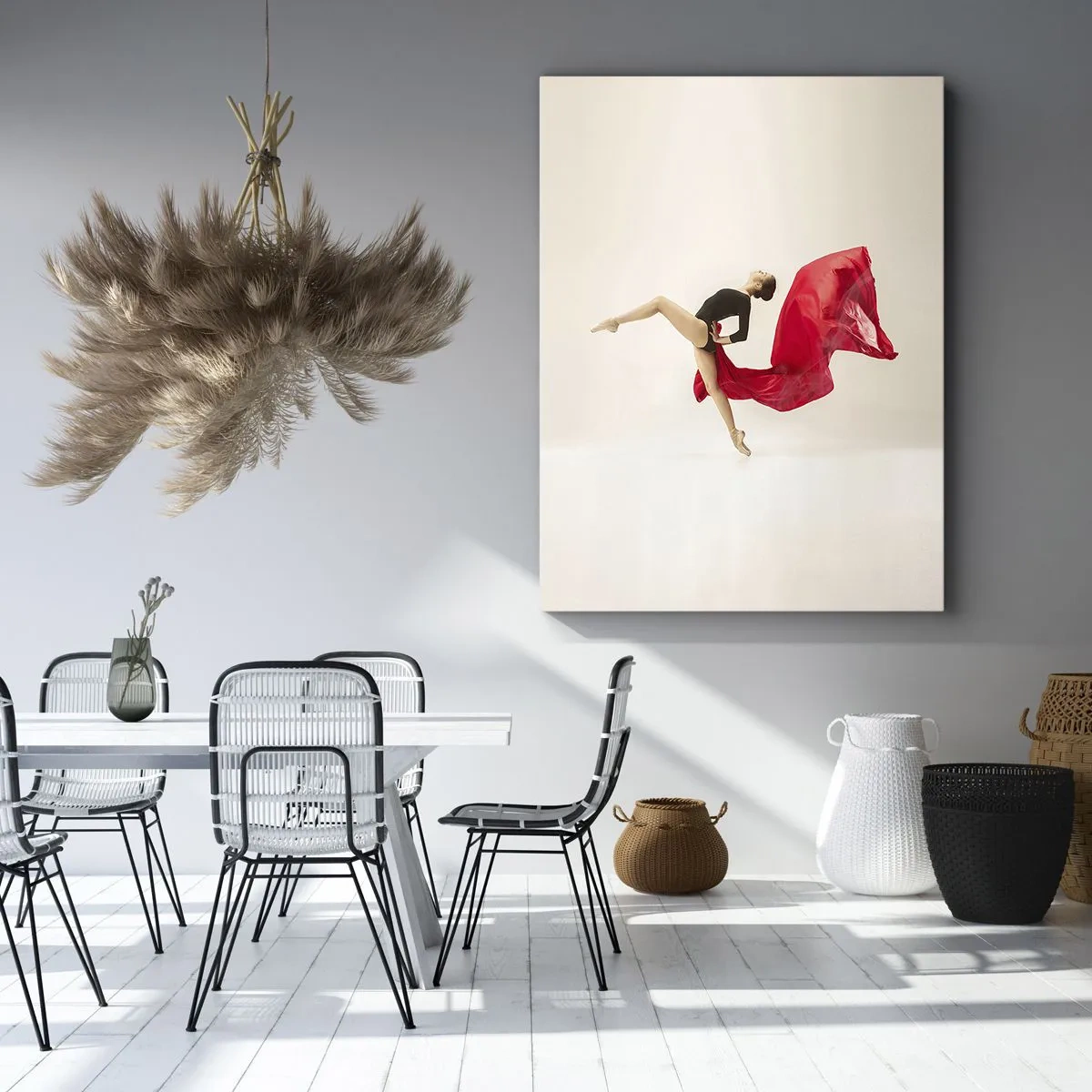 Impression sur toile - Image sur toile - Une danseuse dynamique en tenue noire et tissu rouge en mouvement. - 50x70cm - Rouge et noir - Décoration murale moderne pour le salon et la chambre ARTTOR