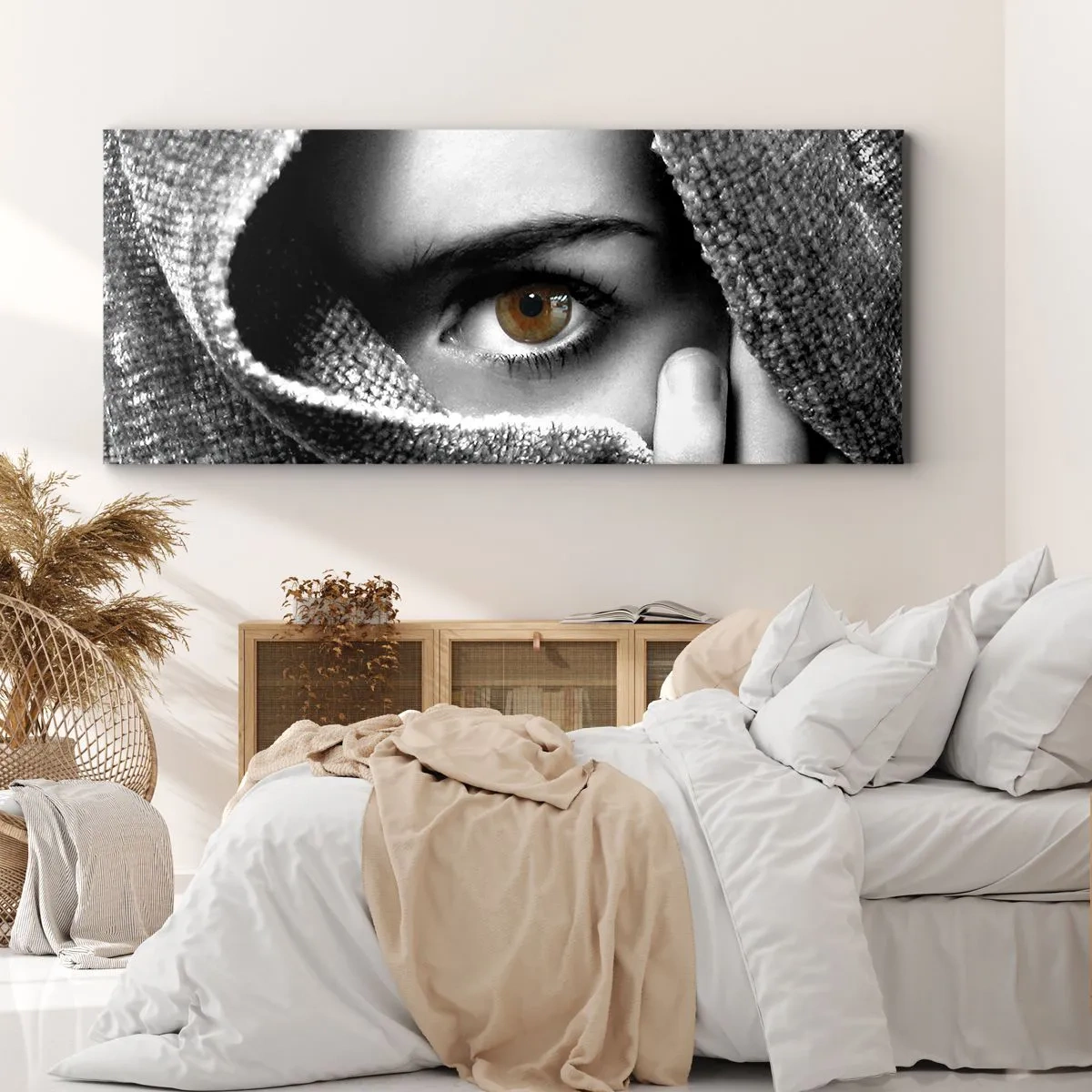 Impression sur toile - Image sur toile - Portrait d'une femme à l'oeil ambré recouvert d'un tissu aux tons gris. - 160x50cm - Apprenez le secret - Décoration murale moderne pour le salon et la chambre ARTTOR