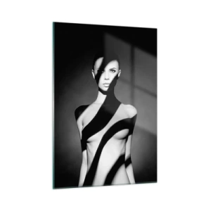 Impression sur verre - Image sur verre - Portrait noir et blanc d'une femme avec des ombres saisissantes - 50x70cm - Dans la brillance et l'ombre - Décoration murale moderne pour le salon et la chambre ARTTOR