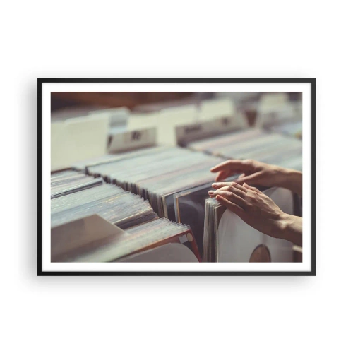 Affiche dans un cadre noir - Poster - Mains regardant à travers une collection de vinyles - 100x70cm - A la recherche d'émotions - Décoration murale moderne pour le salon et la chambre ARTTOR