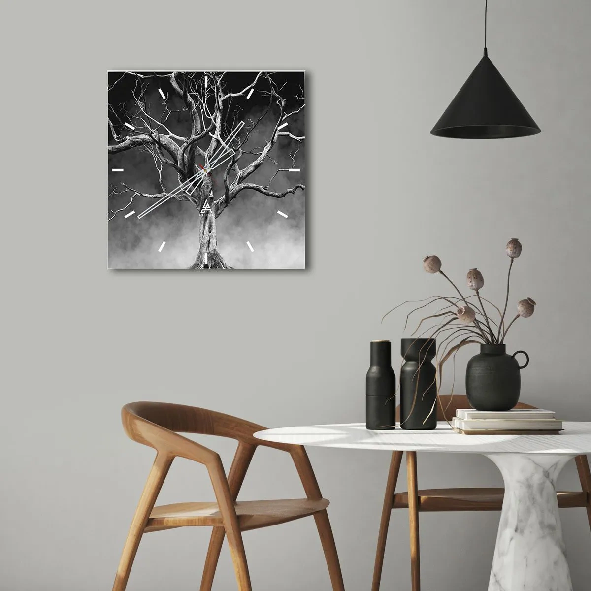 Horloge murale - Pendule murale - Un arbre sec en noir et blanc contre le brouillard - 30x30cm - Primordial et sacré - Décoration murale moderne pour le salon et la chambre ARTTOR