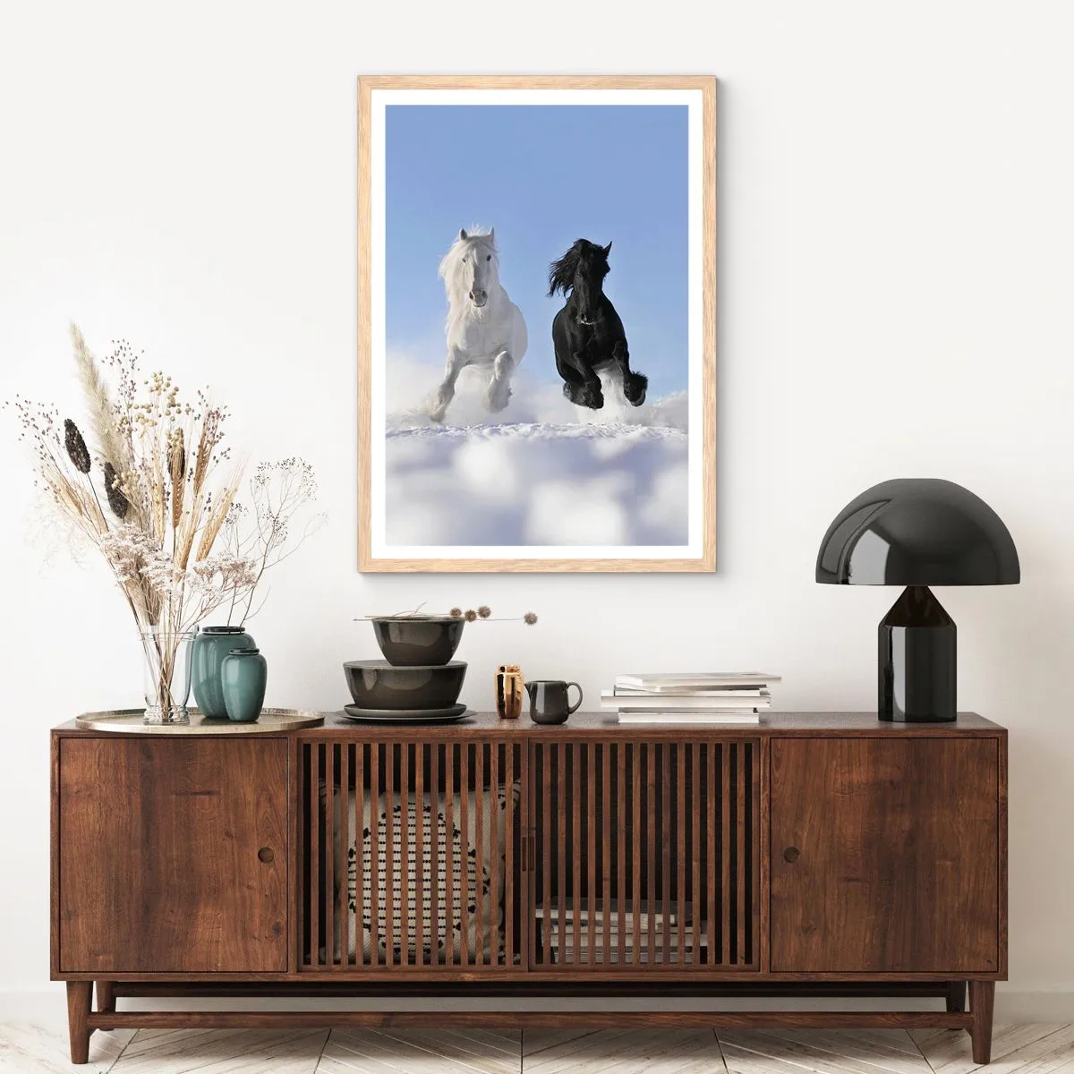 Affiche dans un chêne clair - Poster - Galop noir et blanc - 61x91 cm