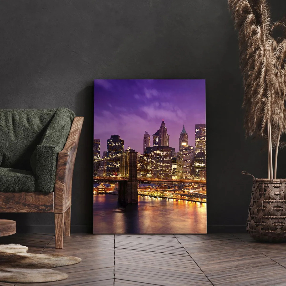 Impression sur toile - Image sur toile - Panorama de la ville avec le pont dans la lumière du soir contre le ciel violet - 70x100cm - Manhathann or violet - Décoration murale moderne pour le salon et la chambre ARTTOR