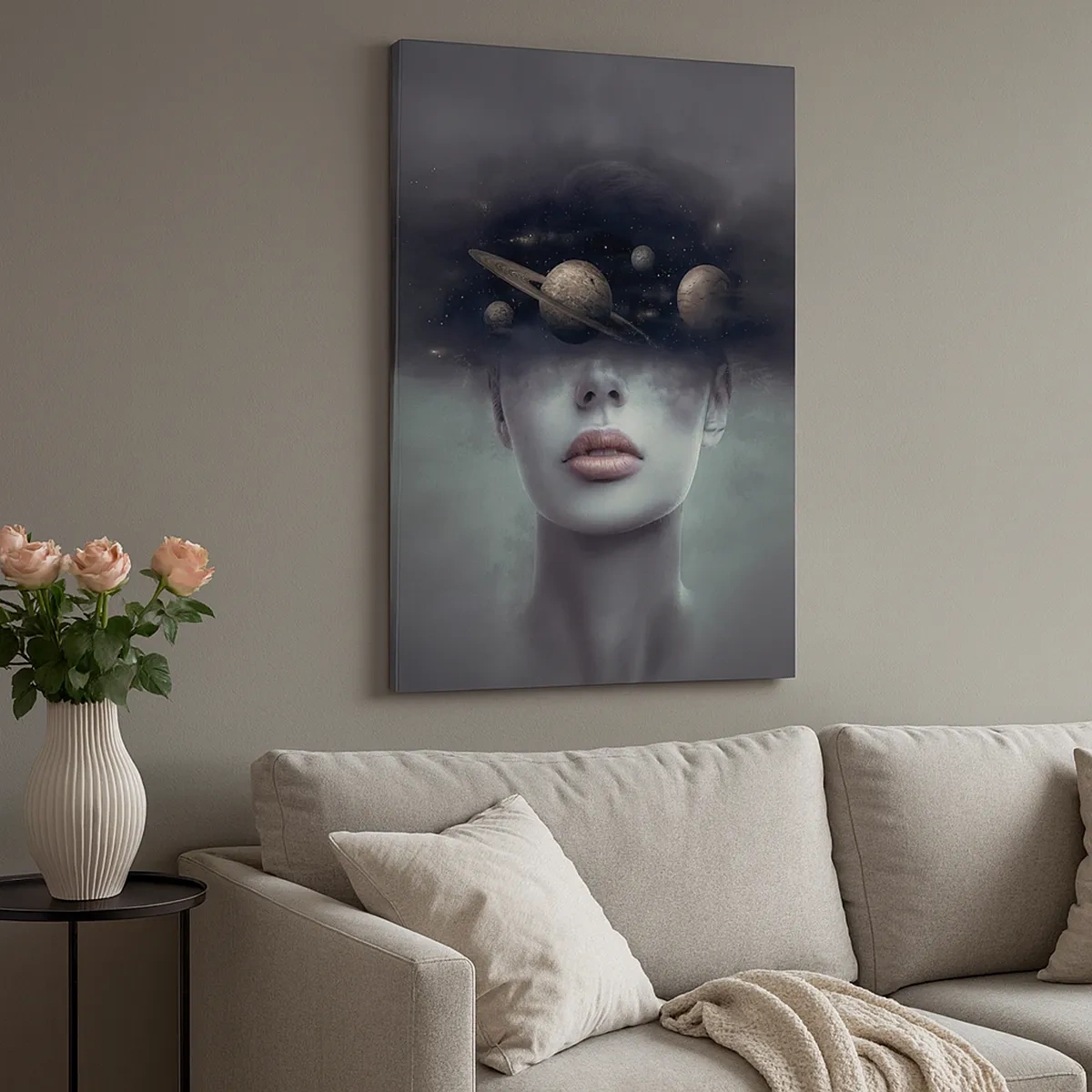 Impression sur toile - Image sur toile - Un visage de femme avec un motif de planète et d'espace en arrière-plan - 50x70cm - Et les planètes deviennent folles... - Décoration murale moderne pour le salon et la chambre ARTTOR
