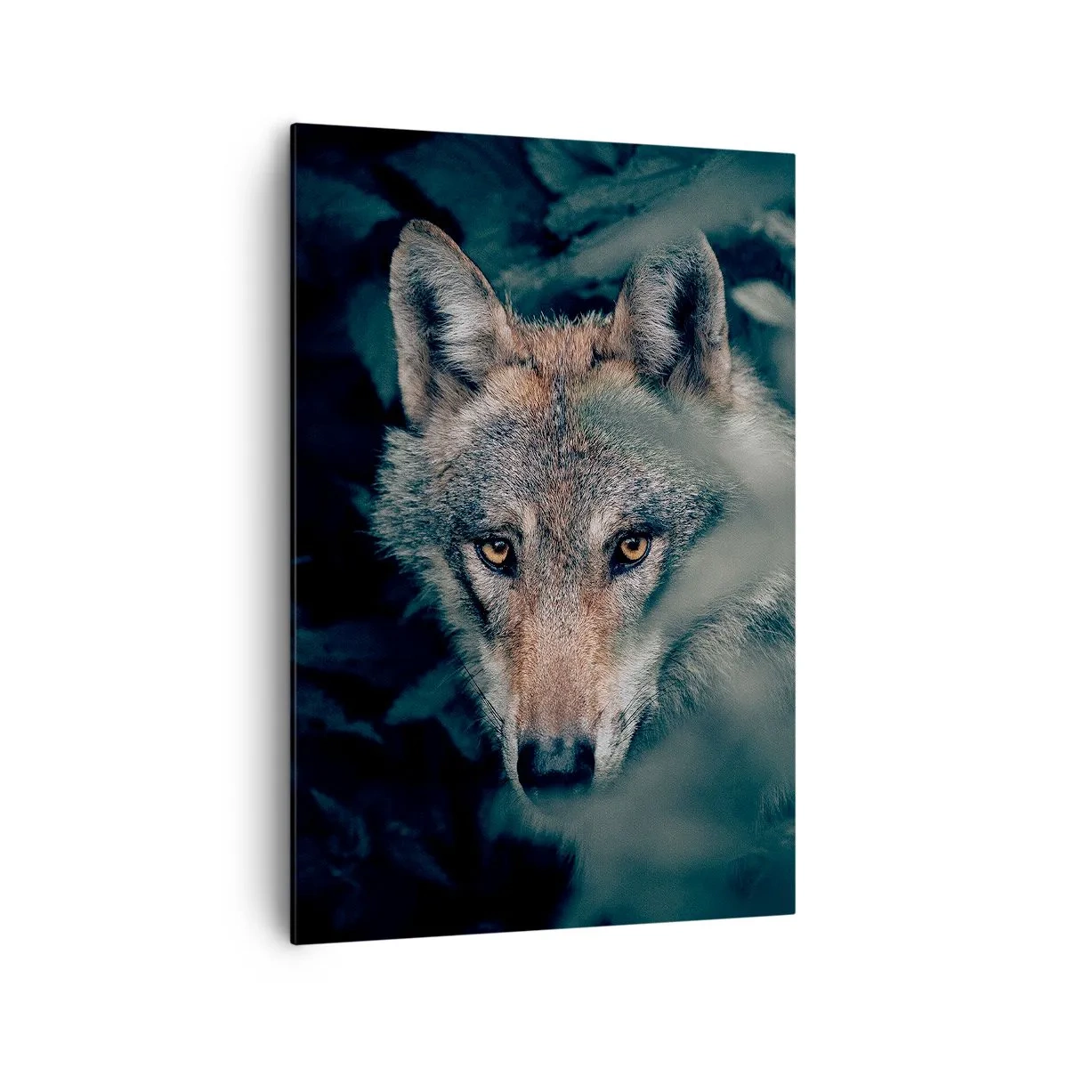 Impression sur toile - Image sur toile - Un loup dans son environnement naturel, regardant depuis les profondeurs de la forêt. - 70x100cm - Chasseur - Décoration murale moderne pour le salon et la chambre ARTTOR