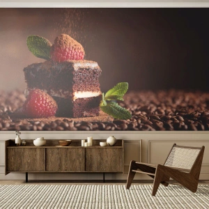 Papier Peint Photo Premium Sand - Un morceau de gâteau au chocolat avec des framboises et des grains de café - 100x70cm - La vie est douce - Décoration murale moderne pour le salon et la chambre ARTTOR