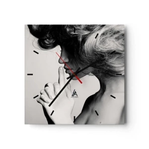Horloge murale - Pendule murale - Profil noir et blanc d'une femme faisant un geste de silence - 30x30cm - A l'écoute d'elle-même - Décoration murale moderne pour le salon et la chambre ARTTOR