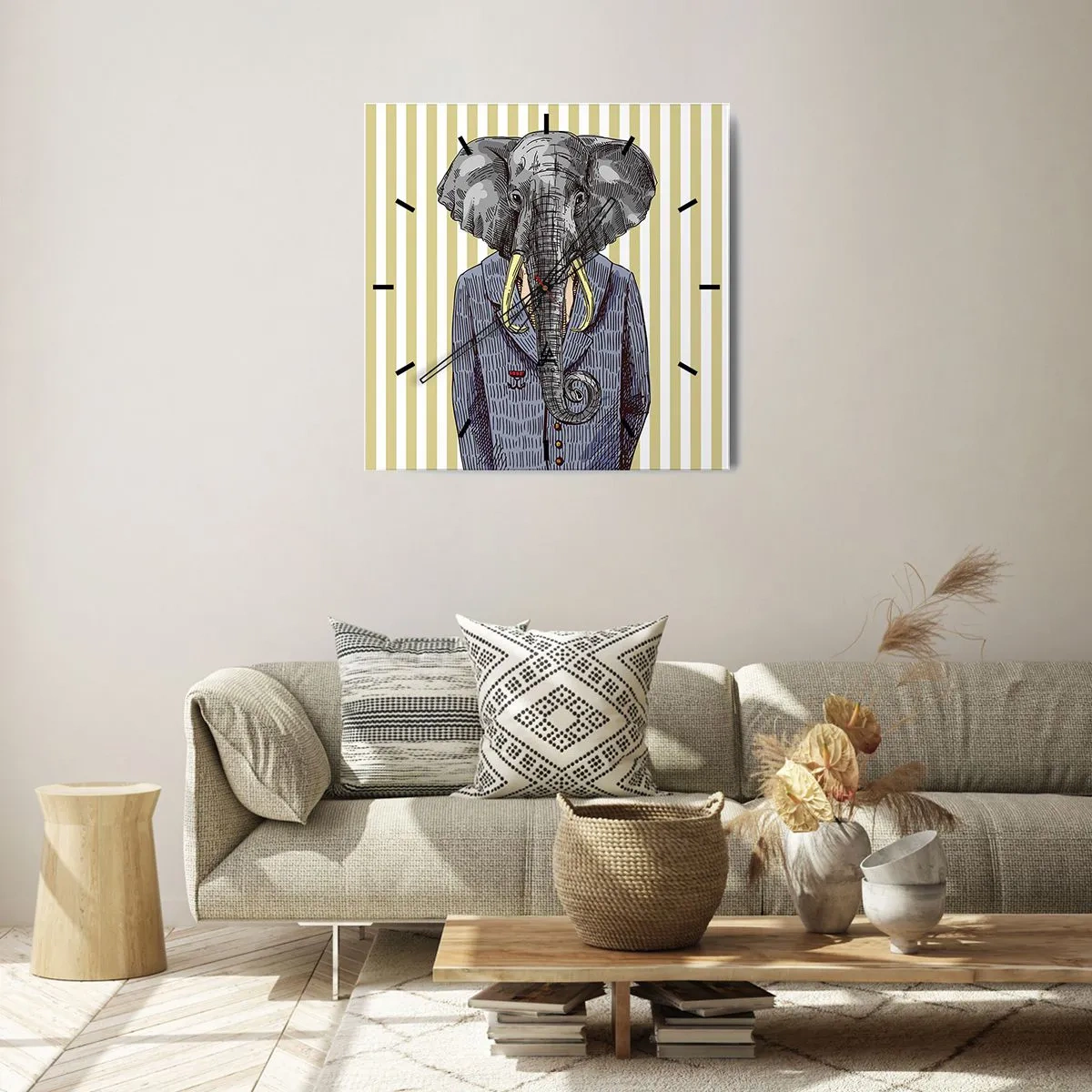 Horloge murale - Pendule murale - Un éléphant en costume sur fond de rayures beiges - 30x30cm - Élégant par nature - Décoration murale moderne pour le salon et la chambre ARTTOR
