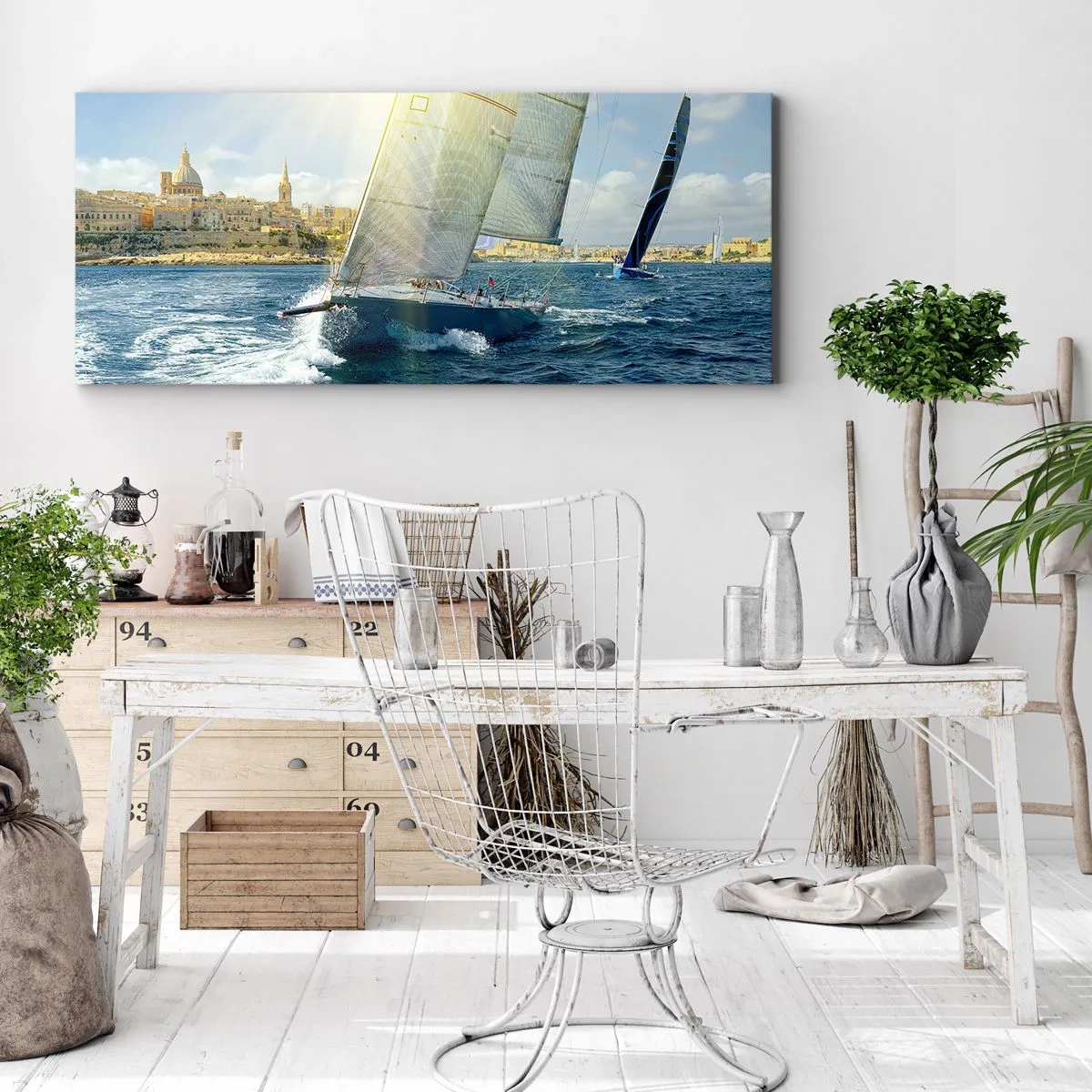 Impression sur toile - Image sur toile - Course de yachts sur fond de côte ensoleillée - 160x50cm - Il est temps de quitter la ville - Décoration murale moderne pour le salon et la chambre ARTTOR