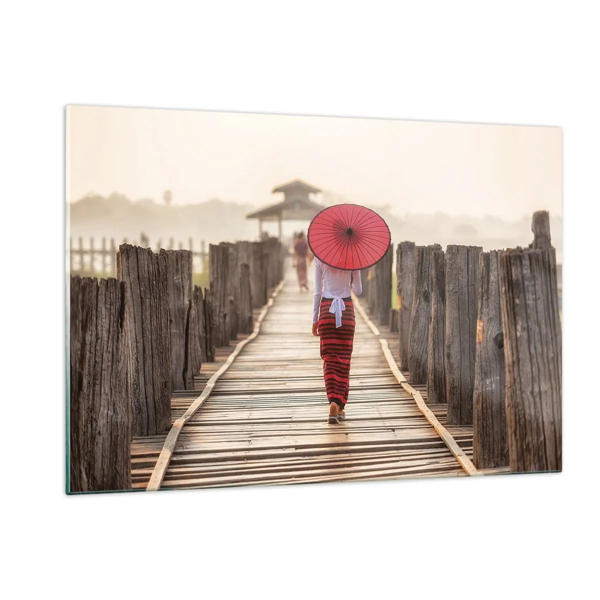 Impression sur verre - Image sur verre - Une femme avec un parapluie rouge sur un pont en bois - 120x80cm - Sur le vieux pont - Décoration murale moderne pour le salon et la chambre ARTTOR