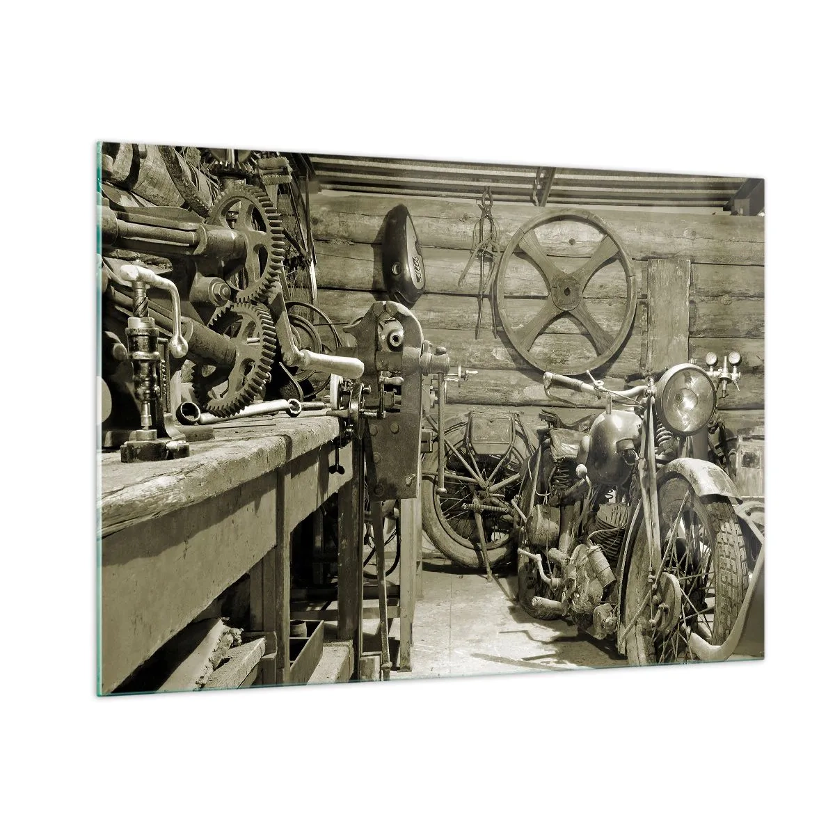 Impression sur verre - Image sur verre - Un atelier avec des outils anciens et une vieille moto - 100x70cm - Dans le hangar de l'oncle Władek - Décoration murale moderne pour le salon et la chambre ARTTOR