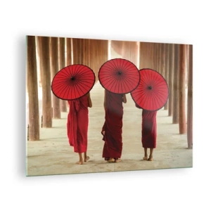 Impression sur verre - Image sur verre - Moines avec des parapluies rouges marchant le long d'un couloir en bois - 70x50cm - Sur la route du pays pure - Décoration murale moderne pour le salon et la chambre ARTTOR