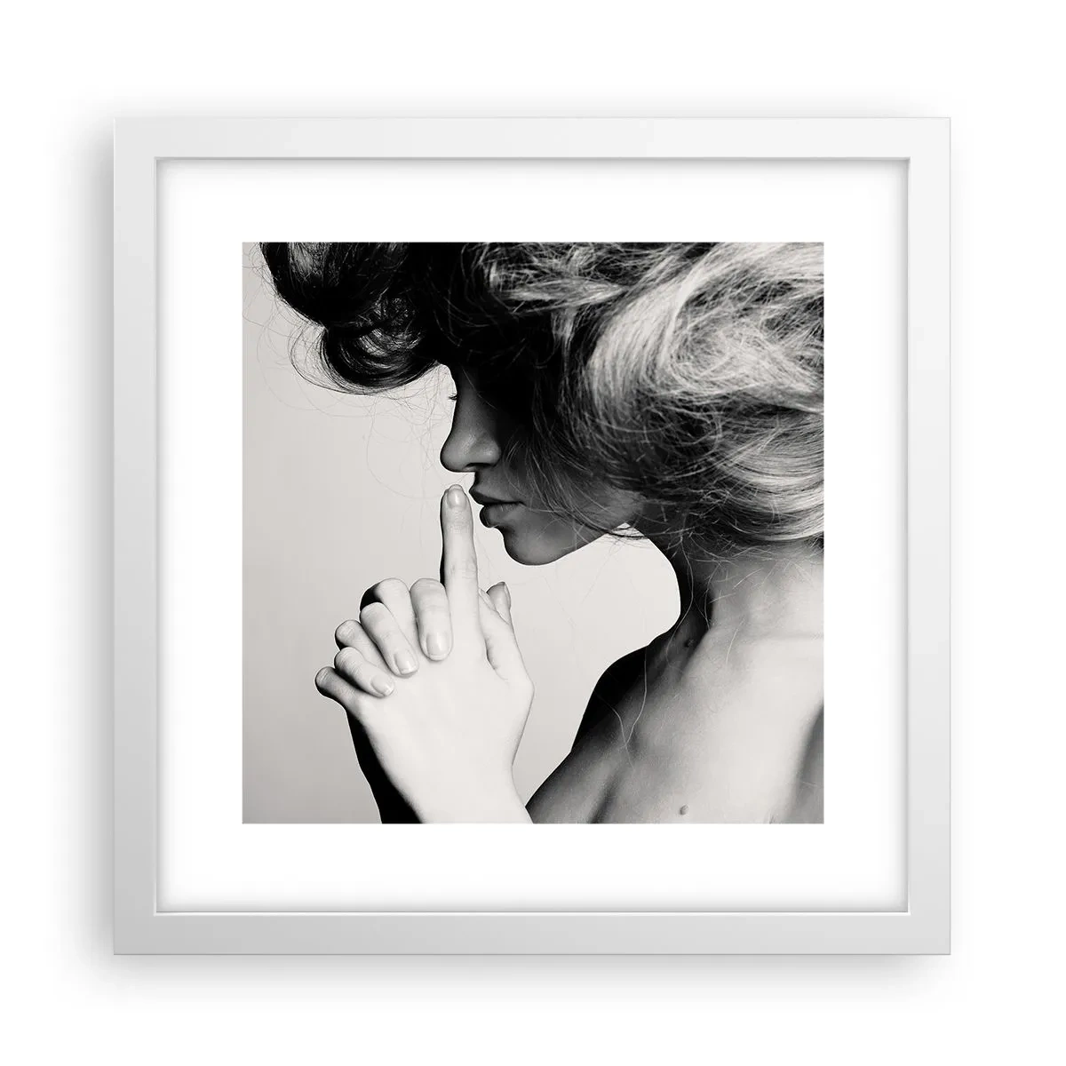 Affiche dans un cadre blanc - Poster - A l'écoute d'elle-même - 30x30 cm