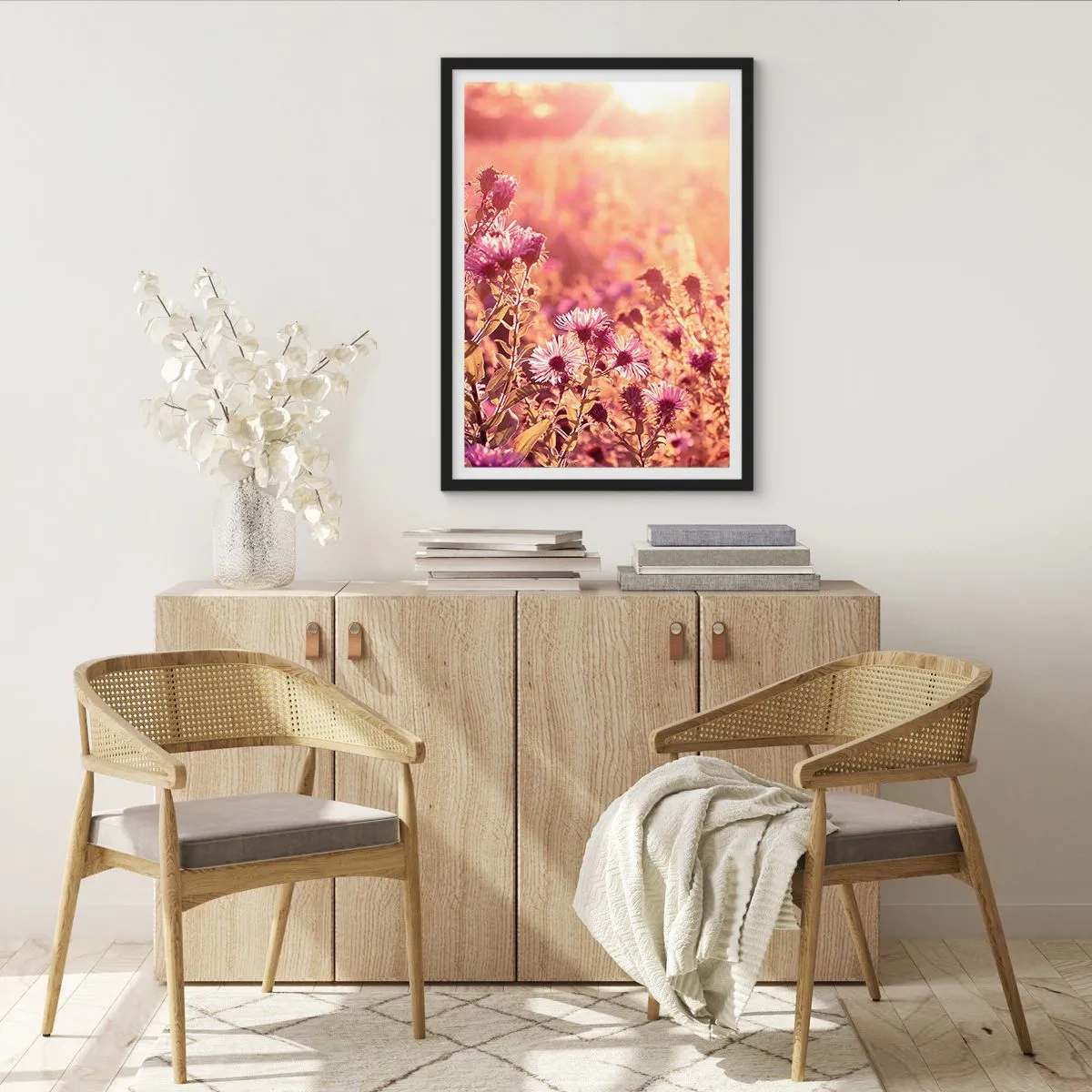 Affiche dans un cadre noir - Poster - Un champ de fleurs violettes à la lumière du soleil couchant - 50x70cm - Avant que l'été ne parte - Décoration murale moderne pour le salon et la chambre ARTTOR