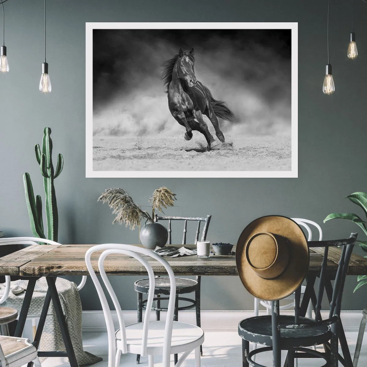 Affiche - Poster - Un cheval noir et blanc galopant sur le sable - 100x70cm - Digne de l'émir lui-même - Décoration murale moderne pour le salon et la chambre ARTTOR