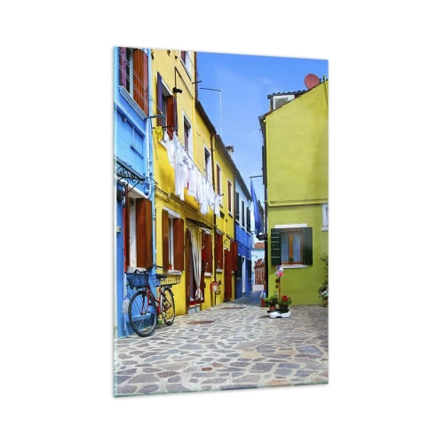Impression sur verre - Image sur verre - Une rue colorée avec des vélos parmi des bâtiments pastel - 80x120cm - Pastel, douce ruelle - Décoration murale moderne pour le salon et la chambre ARTTOR