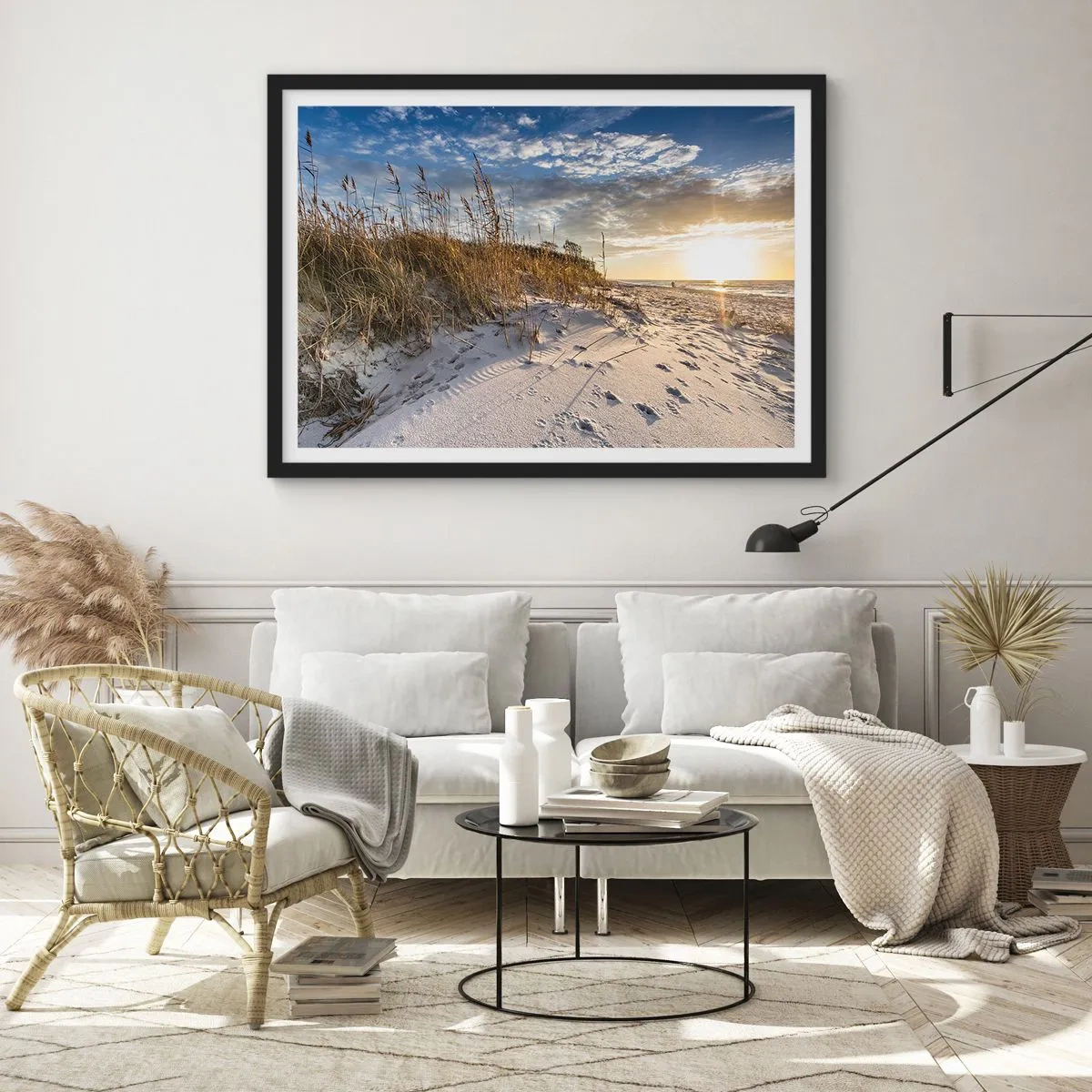 Affiche dans un cadre noir - Poster - Dunes avec de l'herbe et des empreintes de pas dans le sable au coucher du soleil - 70x50cm - Invitation à la ballade - Décoration murale moderne pour le salon et la chambre ARTTOR