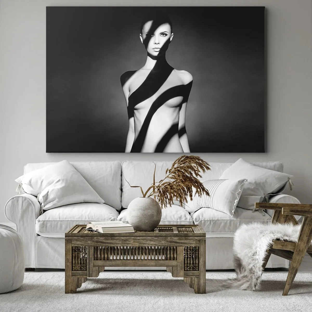 Impression sur toile - Image sur toile - Portrait noir et blanc d'une femme dans l'ombre et la lumière - 70x50cm - Dans la brillance et l'ombre - Décoration murale moderne pour le salon et la chambre ARTTOR