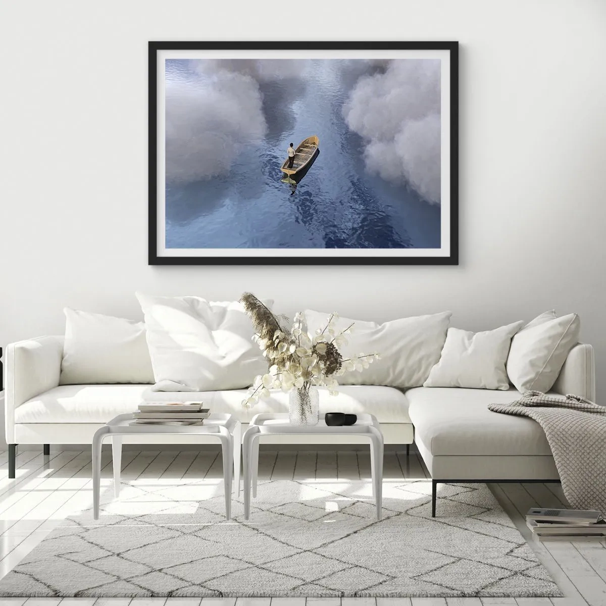 Affiche dans un cadre noir - Poster - Un homme dans un bateau sur une mer calme entourée de nuages - 70x50cm - Vie – voyage – inconnu - Décoration murale moderne pour le salon et la chambre ARTTOR