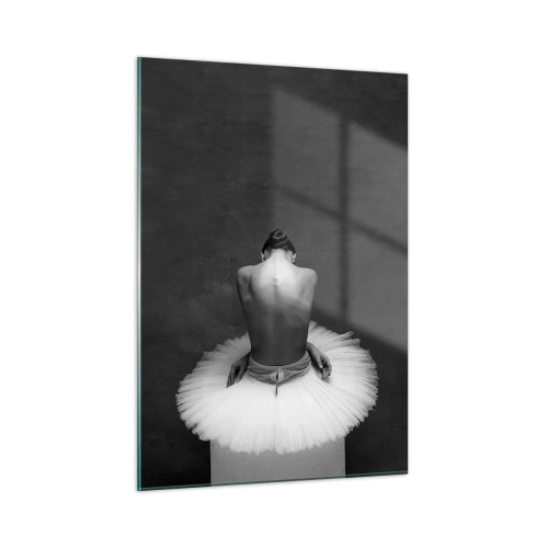 Impression sur verre - Image sur verre - Une ballerine assise dans une jupe en tulle contre une ombre - 50x70cm - C'est justement en train de fleurir - Décoration murale moderne pour le salon et la chambre ARTTOR