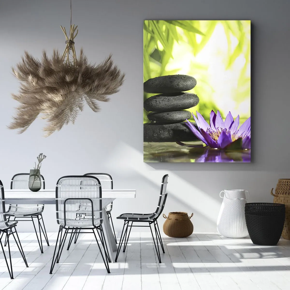 Impression sur toile - Image sur toile - Une pile de pierres zen et une fleur de lotus sur un fond de feuilles de bambou. - 70x100cm - Dans un buisson de bambou - Décoration murale moderne pour le salon et la chambre ARTTOR