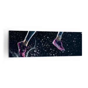 Impression sur toile - Image sur toile - Une prise de vue dynamique d'une course sous la pluie sur fond noir - 160x50cm - Combien de force dans les jambes - Décoration murale moderne pour le salon et la chambre ARTTOR