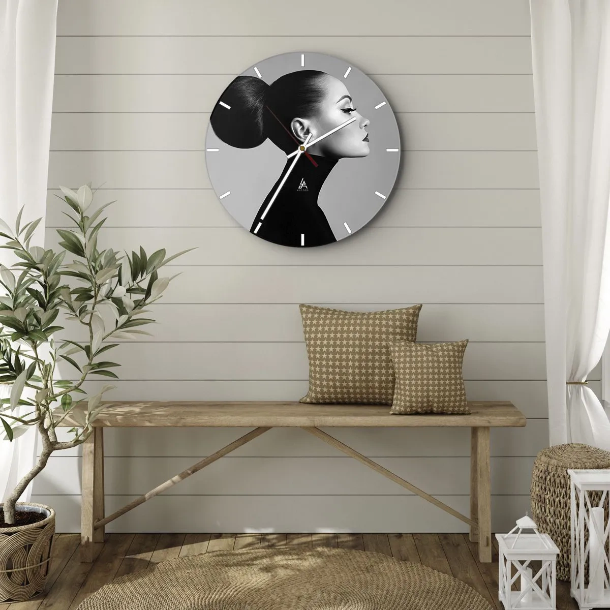 Horloge murale - Pendule murale - Profil d'une femme dans un style artistique sur fond gris - 30x30cm - Néfertiti moderne - Décoration murale moderne pour le salon, la cuisine et la chambre ARTTOR