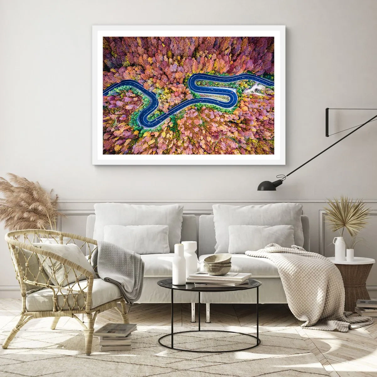 Affiche dans un cadre blanc - Poster - Route sinueuse à travers la forêt - 100x70 cm