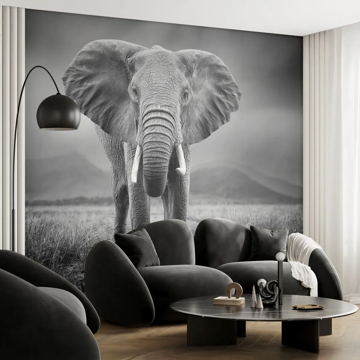Papier Peint Photo Premium Sand - Éléphant marchant sur une route de savane en noir et blanc - 100x70cm - Les hôtes vous saluent - Décoration murale moderne pour le salon et la chambre ARTTOR