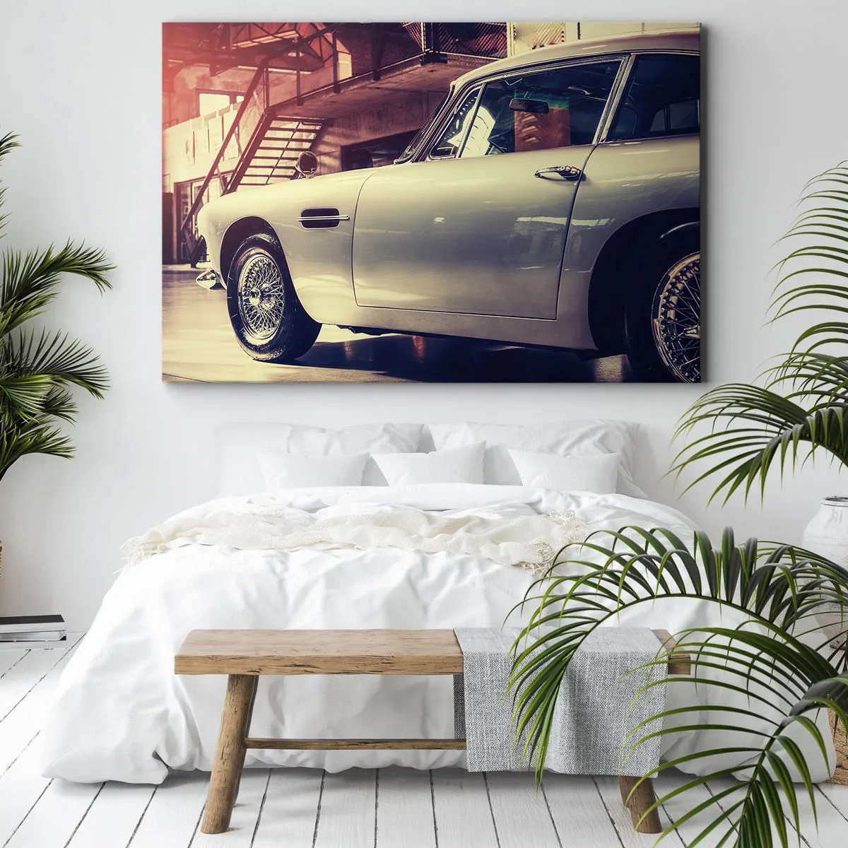 Impression sur toile - Image sur toile - Une voiture classique dans un garage élégant avec un intérieur industriel - 70x50cm - Les classiques ne vieillissent pas - Décoration murale moderne pour le salon et la chambre ARTTOR