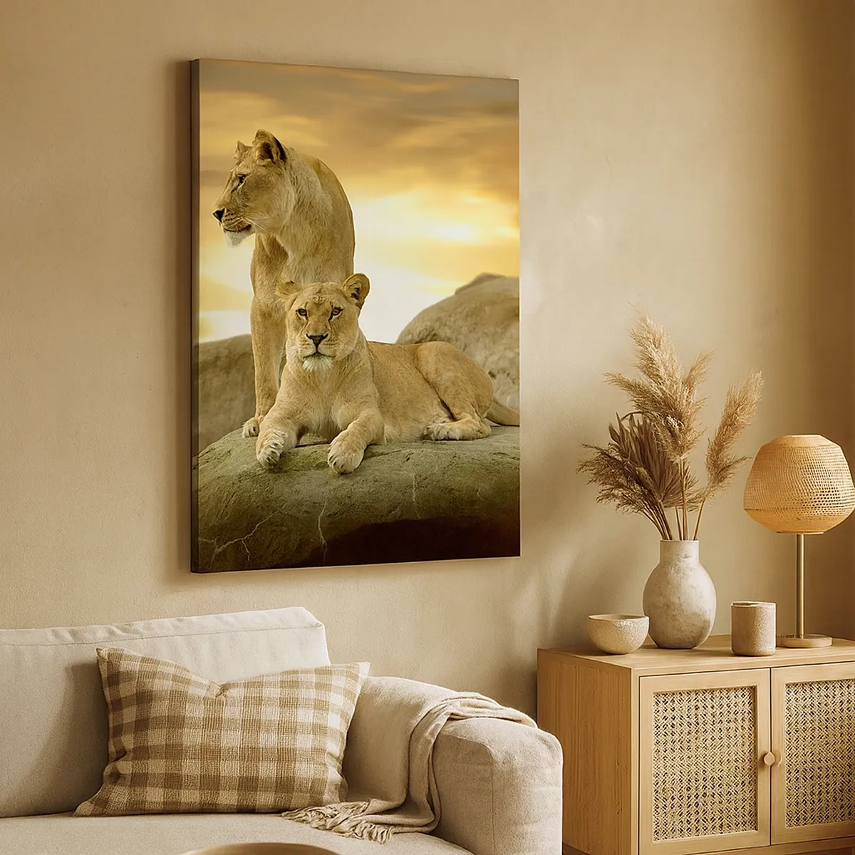 Impression sur toile - Image sur toile - Deux lionnes se reposant sur un rocher au coucher du soleil - 50x70cm - Majesté royale - Décoration murale moderne pour le salon et la chambre ARTTOR