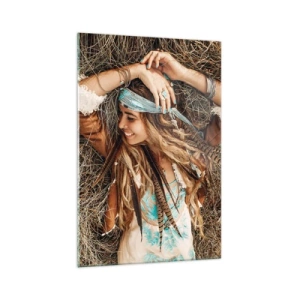 Impression sur verre - Image sur verre - Femme de style bohème allongée sur du foin - 70x100cm - En route vers les années d'amour - Décoration murale moderne pour le salon et la chambre ARTTOR