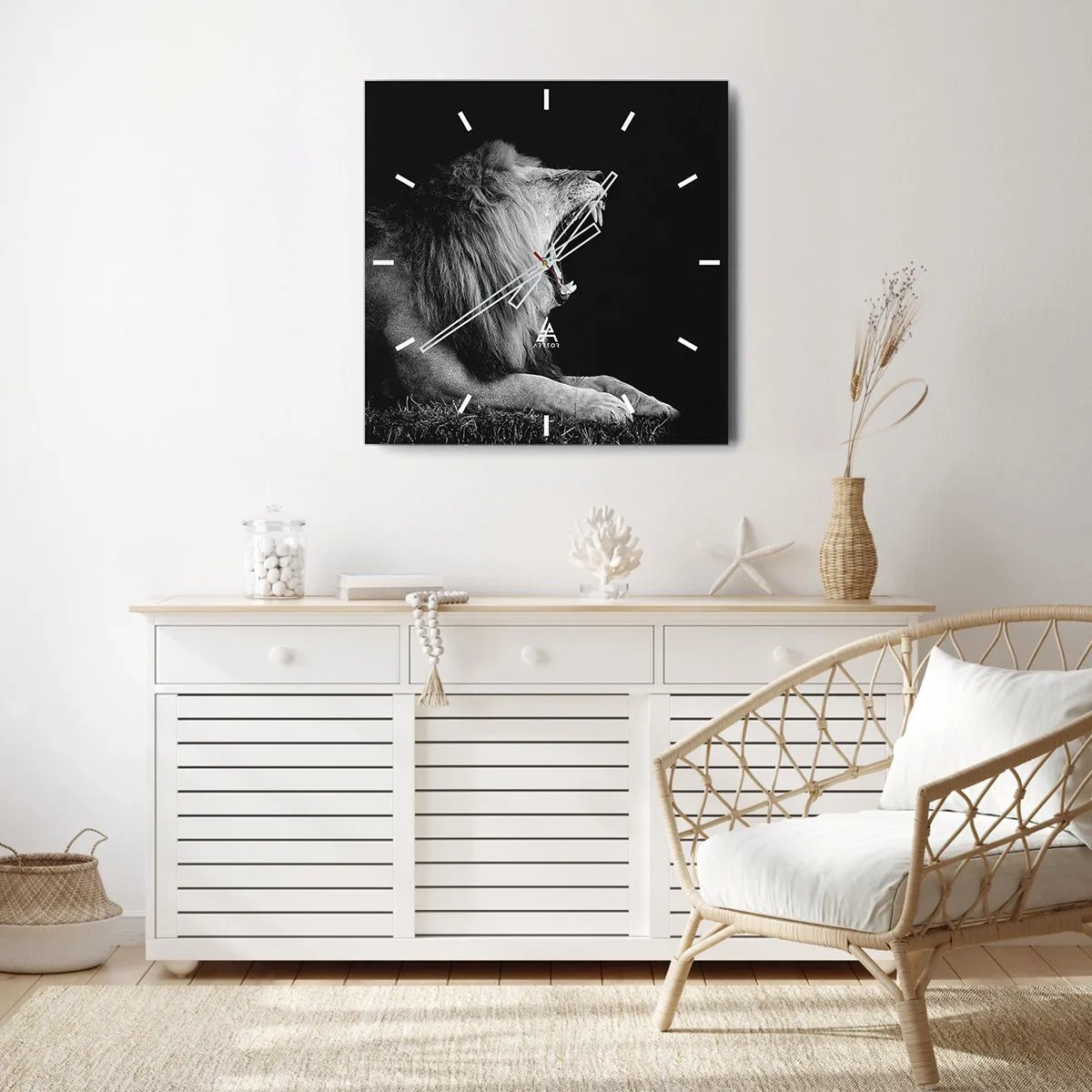 Horloge murale - Pendule murale - Un lion rugissant sur fond noir dans des tons noir et blanc - 30x30cm - Sans aucun doute - Décoration murale moderne pour le salon et la chambre ARTTOR
