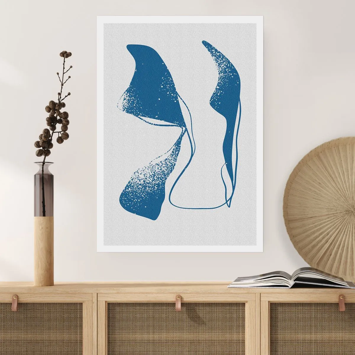 Affiche - Poster - Formes abstraites dans des tons de bleu sur fond clair - 50x70cm - Abstraction ailée - Décoration murale moderne pour le salon et la chambre ARTTOR