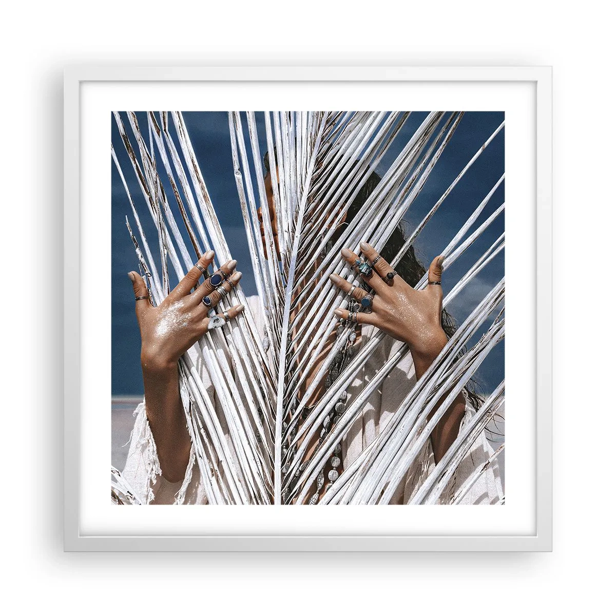 Affiche dans un cadre blanc - Poster - Fille de chaman ? - 50x50 cm