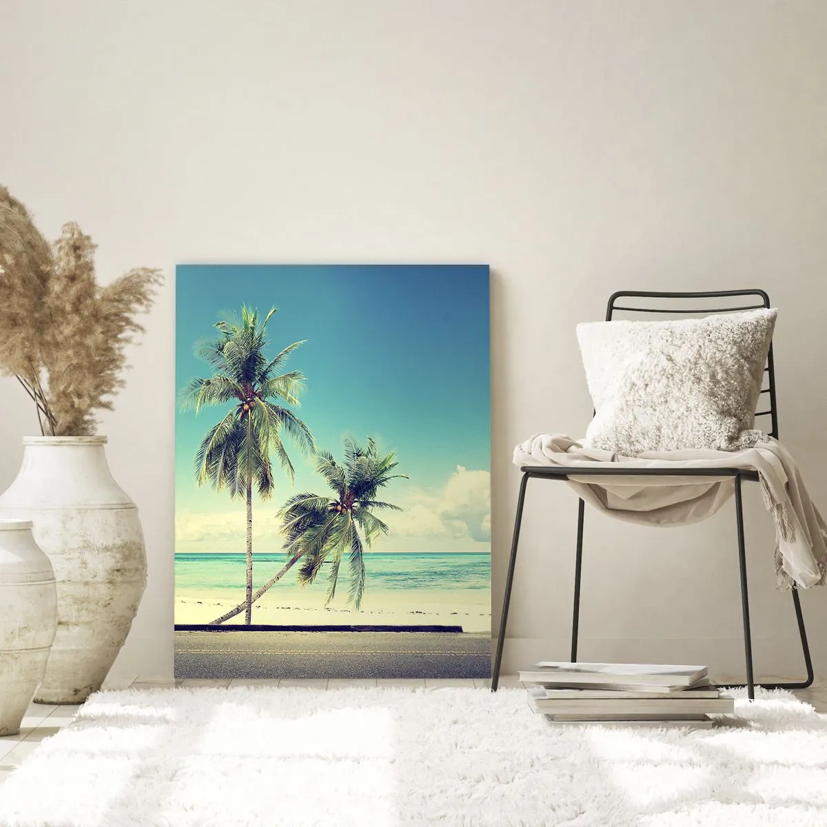 Impression sur verre - Image sur verre - Une camionnette rose avec une planche de surf sur une plage tropicale. - 80x120cm - Il est temps de commencer les vacances - Décoration murale moderne pour le salon et la chambre ARTTOR