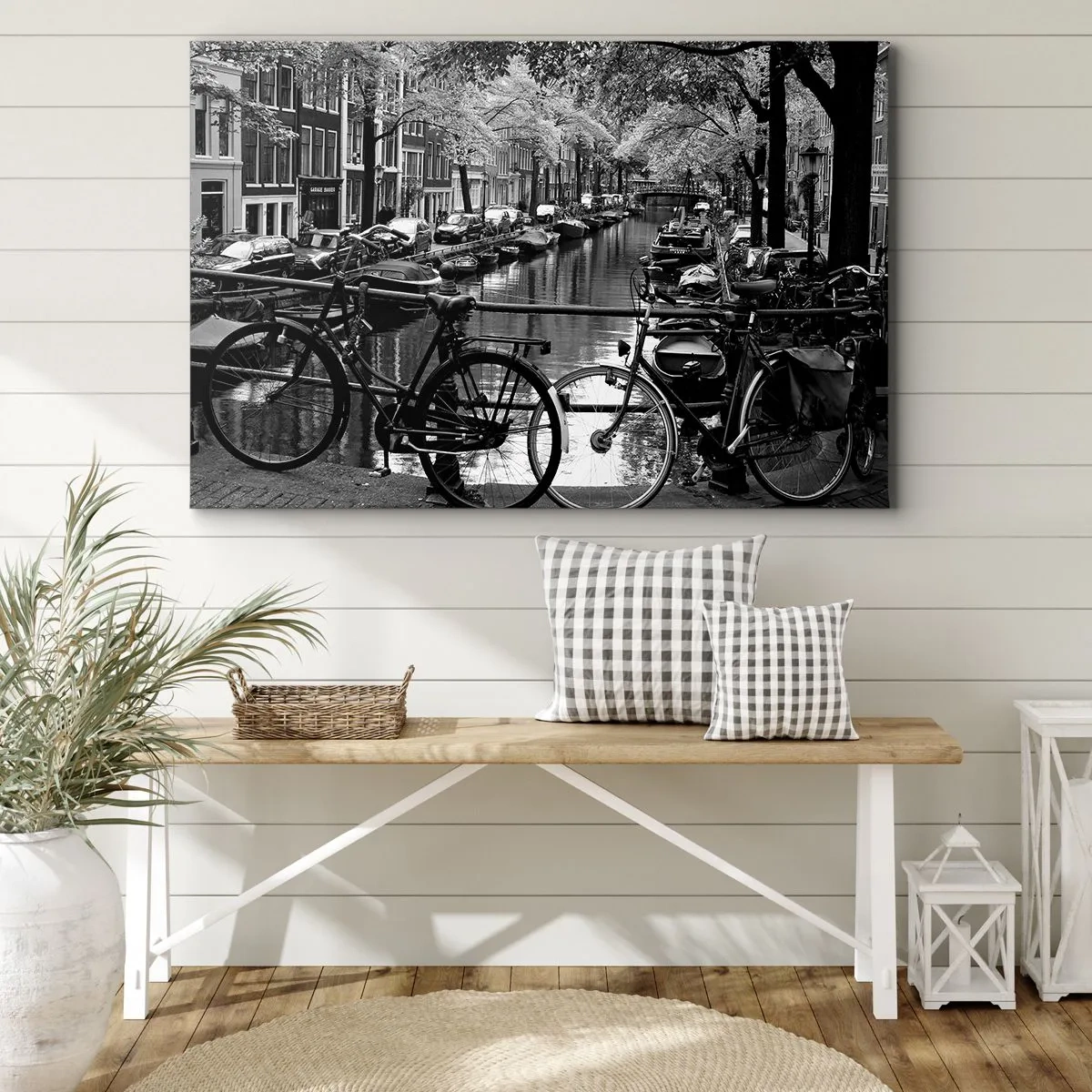 Impression sur toile - Image sur toile - Canal avec des vélos en photographie noir et blanc - 120x80cm - Une vue très hollandaise - Décoration murale moderne pour le salon et la chambre ARTTOR