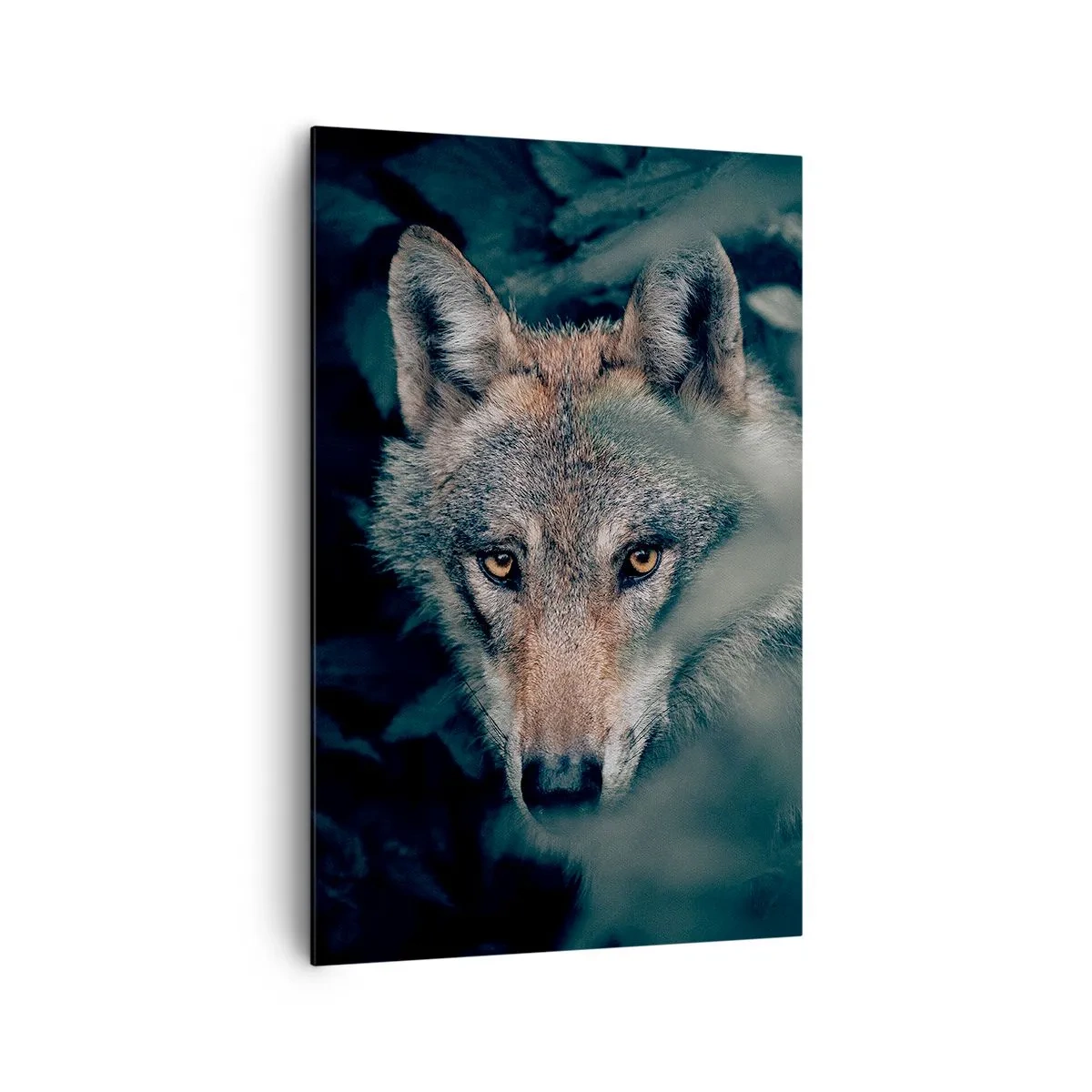 Impression sur toile - Image sur toile - Un loup dans son environnement naturel, regardant depuis les profondeurs de la forêt. - 80x120cm - Chasseur - Décoration murale moderne pour le salon et la chambre ARTTOR