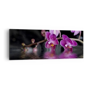 Impression sur toile - Image sur toile - Orchidées violettes sur une eau calme sur fond noir - 140x50cm - Reflet lilas de la beauté - Décoration murale moderne pour le salon et la chambre ARTTOR