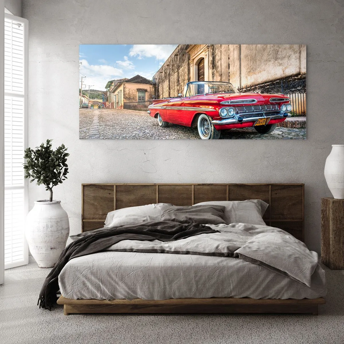 Impression sur verre - Image sur verre - Voiture classique rouge dans une rue pavée - 120x50cm - Émotions cubaines - Décoration murale moderne pour le salon et la chambre ARTTOR
