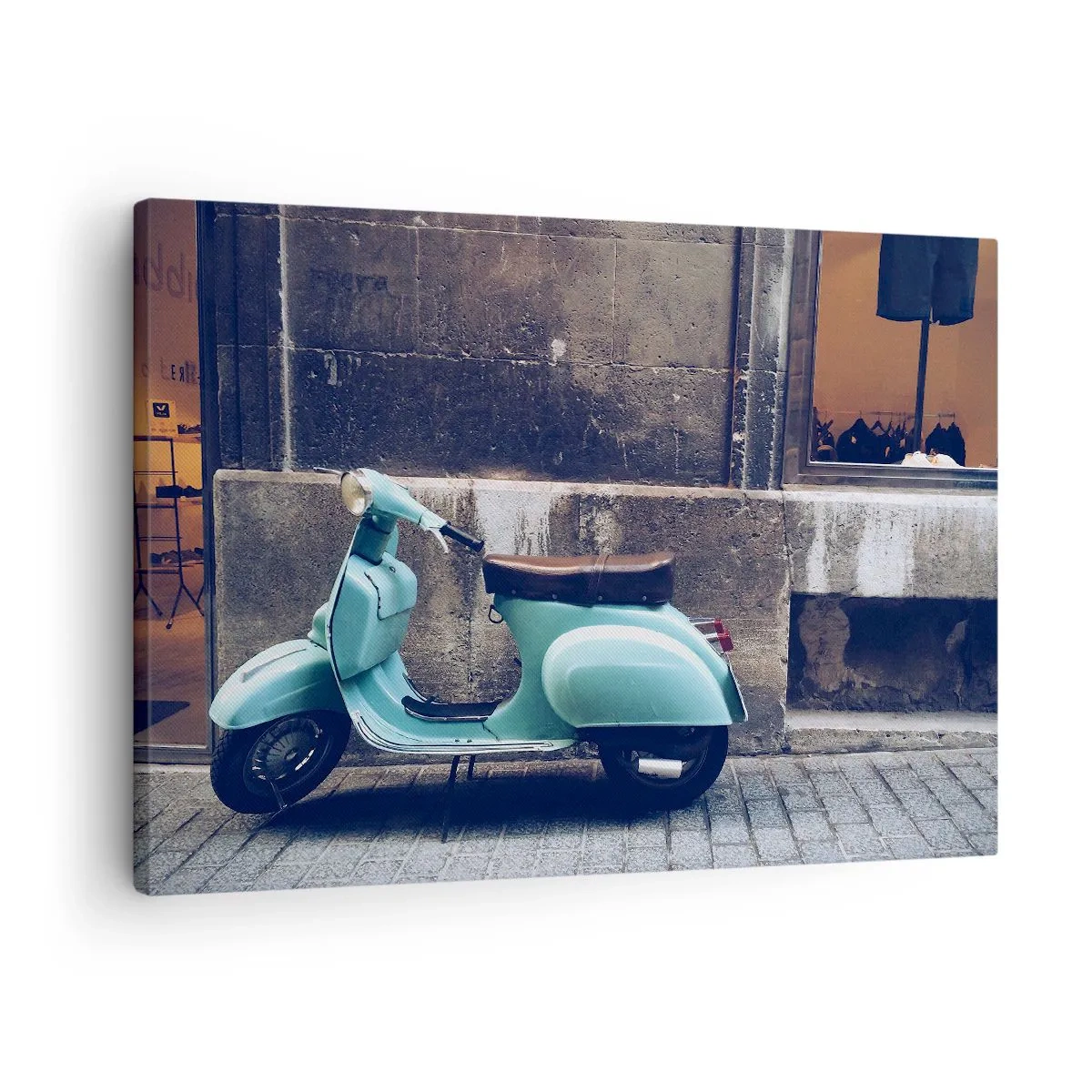 Impression sur toile - Image sur toile - Un scooter rétro garé contre un mur de pierre - 70x50cm - Ambiance inoubliable - Décoration murale moderne pour le salon et la chambre ARTTOR