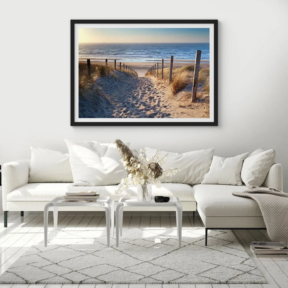 Affiche dans un cadre noir - Poster - Chemin à travers les dunes menant à la plage - 100x70cm - Le bruit de la mer, le chant des oiseaux, une plage sauvage parmi les herbes… - Décoration murale moderne pour le salon et la chambre ARTTOR