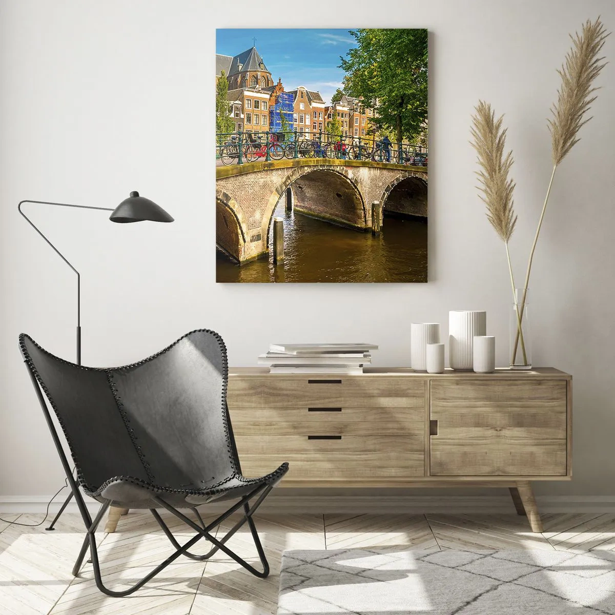 Impression sur verre - Image sur verre - Un canal pittoresque avec un pont à Amsterdam - 80x120cm - Le printemps sur le canal - Décoration murale moderne pour le salon et la chambre ARTTOR