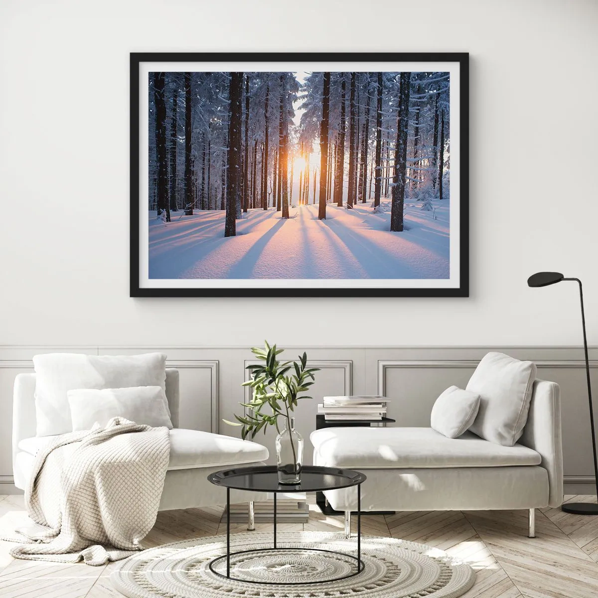Affiche dans un cadre noir - Poster - Forêt d'hiver illuminée par les rayons du soleil - 100x70cm - Clairement en noir et blanc - Décoration murale moderne pour le salon et la chambre ARTTOR