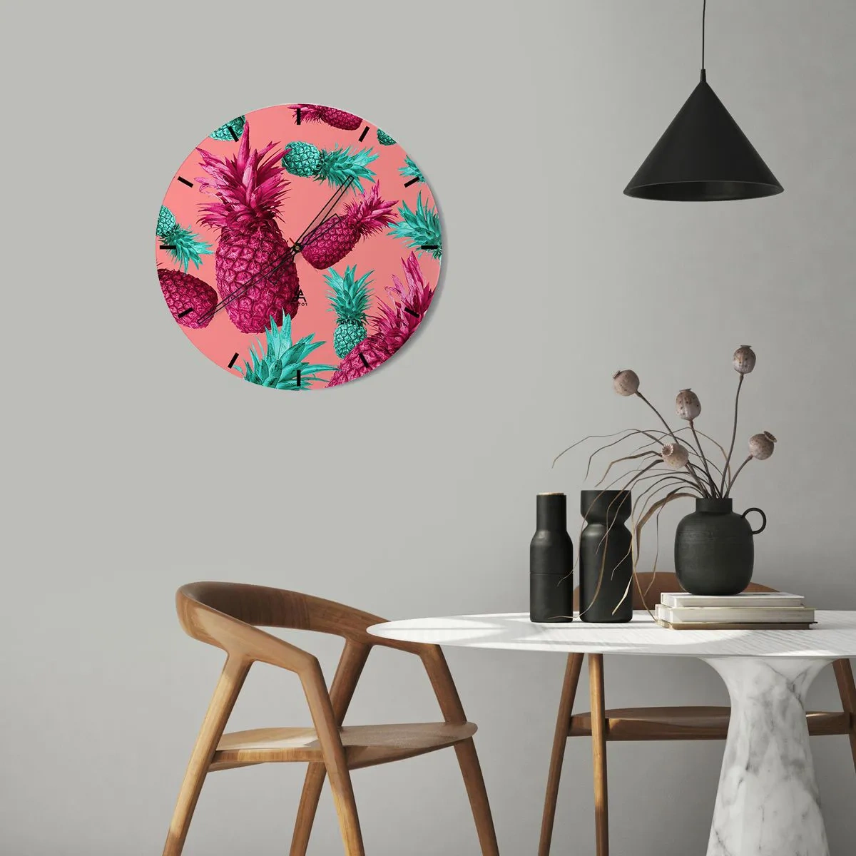 Horloge murale - Pendule murale - Ananas roses et verts sur fond rose pastel - 30x30cm - La liberté est douce - Décoration murale moderne pour le salon, la cuisine et la chambre ARTTOR