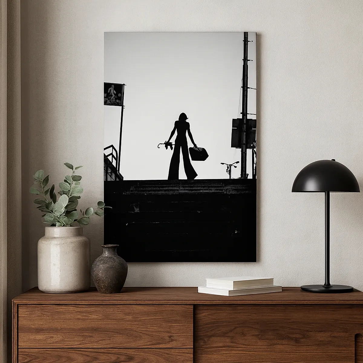 Impression sur toile - Image sur toile - Une figure de femme dans les escaliers en noir et blanc avec une atmosphère dynamique - 50x70cm - Pèlerinage urbain - Décoration murale moderne pour le salon et la chambre ARTTOR