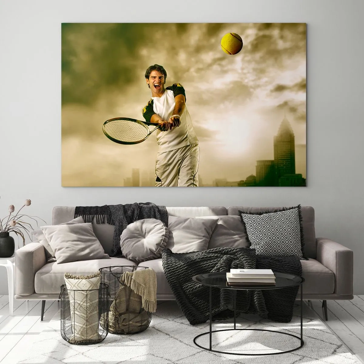 Impression sur verre - Image sur verre - Un joueur de tennis frappe la balle avec en arrière-plan une ville - 100x70cm - Énergie et joie - Décoration murale moderne pour le salon et la chambre ARTTOR