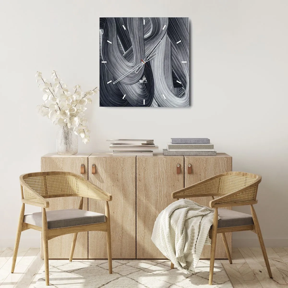 Horloge murale - Pendule murale - Abstraction en noir et blanc avec des coups de pinceau dynamiques. - 30x30cm - La fluidité de la réalité - Décoration murale moderne pour le salon et la chambre ARTTOR