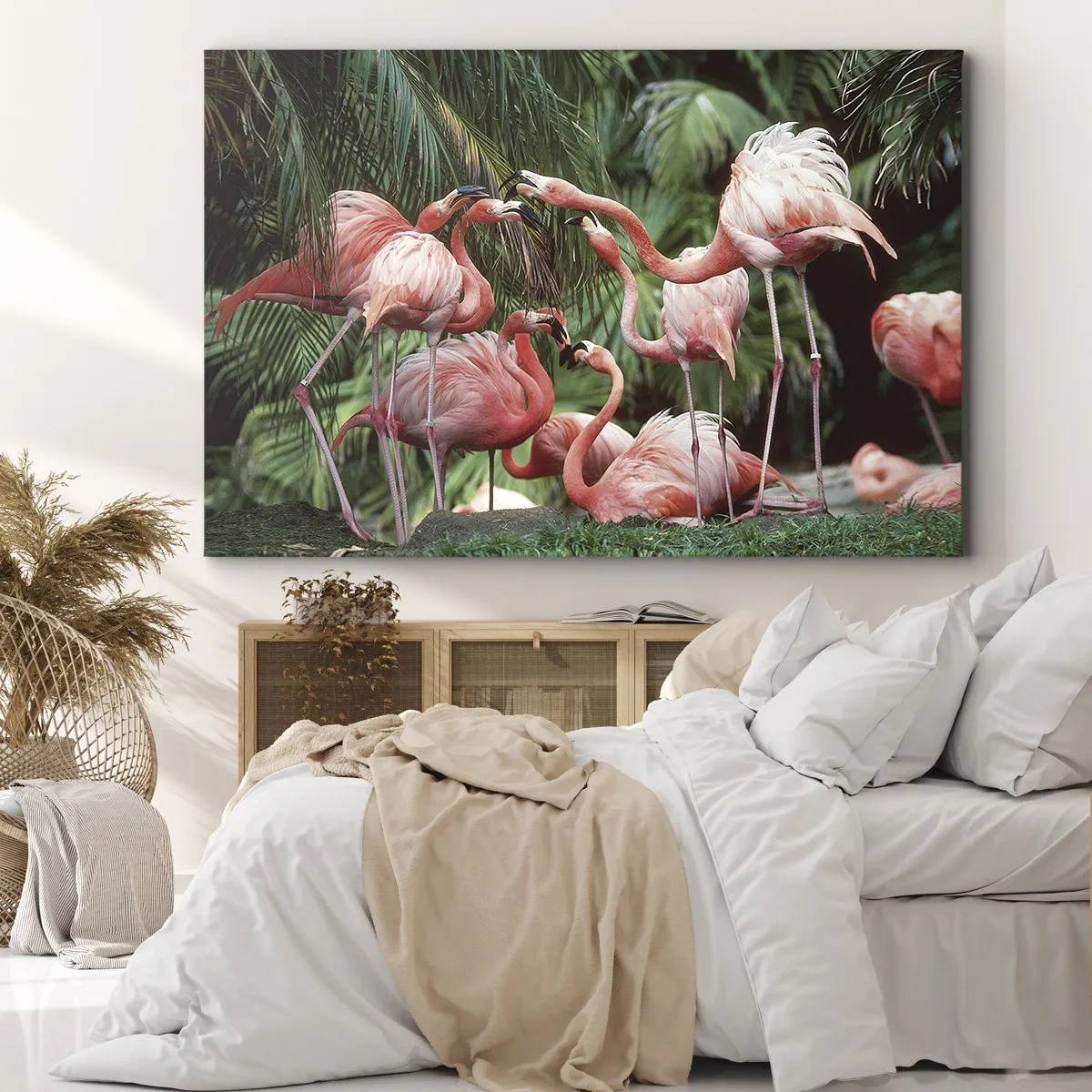 Impression sur toile - Image sur toile - Un groupe de flamants roses dans un cadre tropical entouré de palmiers - 70x50cm - Potins d'après-midi - Décoration murale moderne pour le salon et la chambre ARTTOR